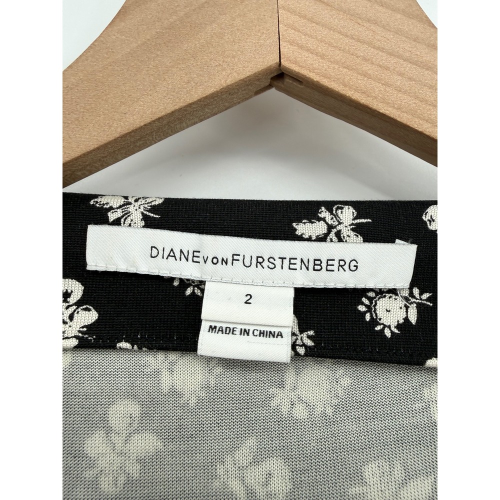 Diane von Furstenberg Wrap Dress Womens 2 Black Floral 100% Silk 3/4 Sleeve - Picture 2 of 9